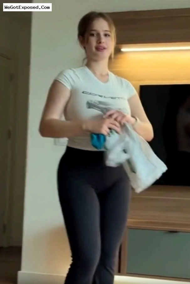 Leaked Maid Fucked Hard For Extra Cash Behind Owners Back