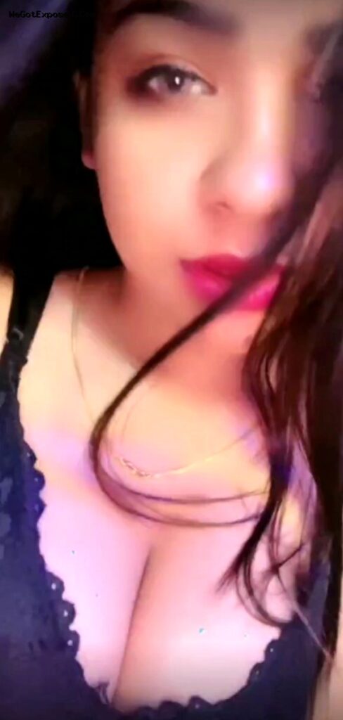 Pretty Desi Girl With Big Juicy Boobs Gets Her Tits Bounce And Pressed Pussy Masturbating Live