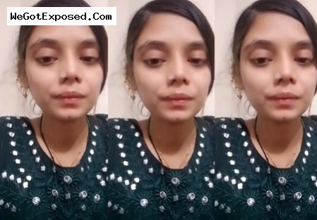 Beautiful Pakistani girl showing her boobies