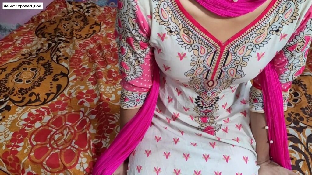 Pakistani Desi Bhabhi Outdoor Baiti Thi Tabhi Diya Fucked Hard