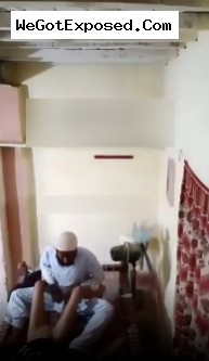Paki Maulana Sahab Ne Bacche Ki Le Li, MMS Viral