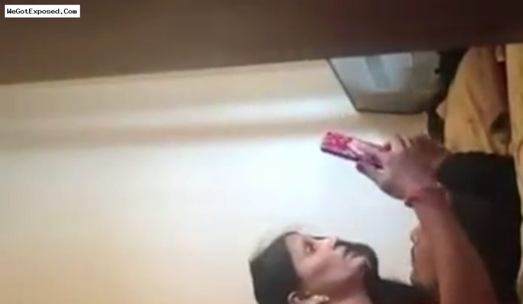 Indian Young Aunty Young Boy Leaked Video In a Hotel