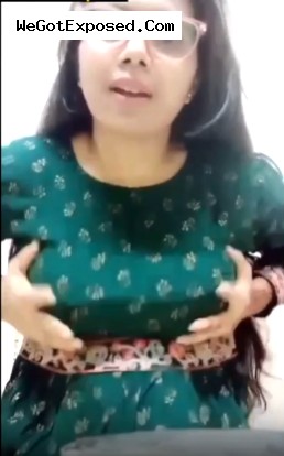 Married Pakistani Doctor Bhabhi Leaked Video Showing Off Her Sexy Boobs