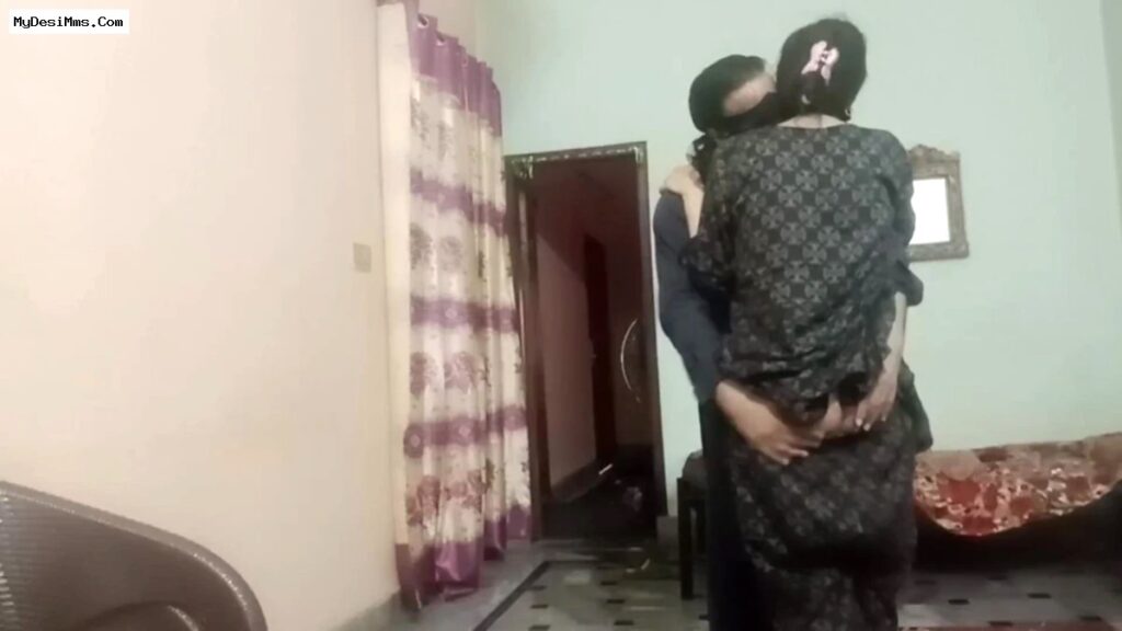 Paki Dasi Aunty Romance with neighbour