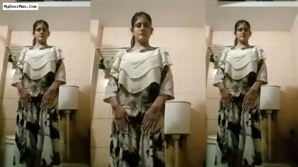 Paki Desi bhabhi ka bathroom mein secret sex