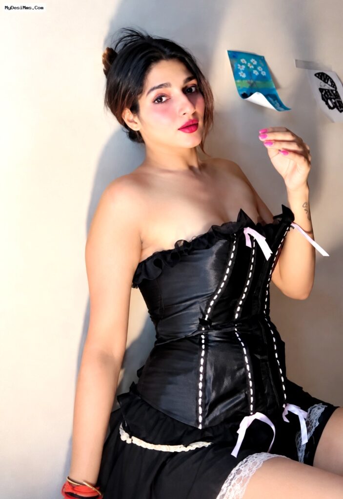 Hot Tango Babe Gives an Insane Nipple Slip in Sexy During Live Show